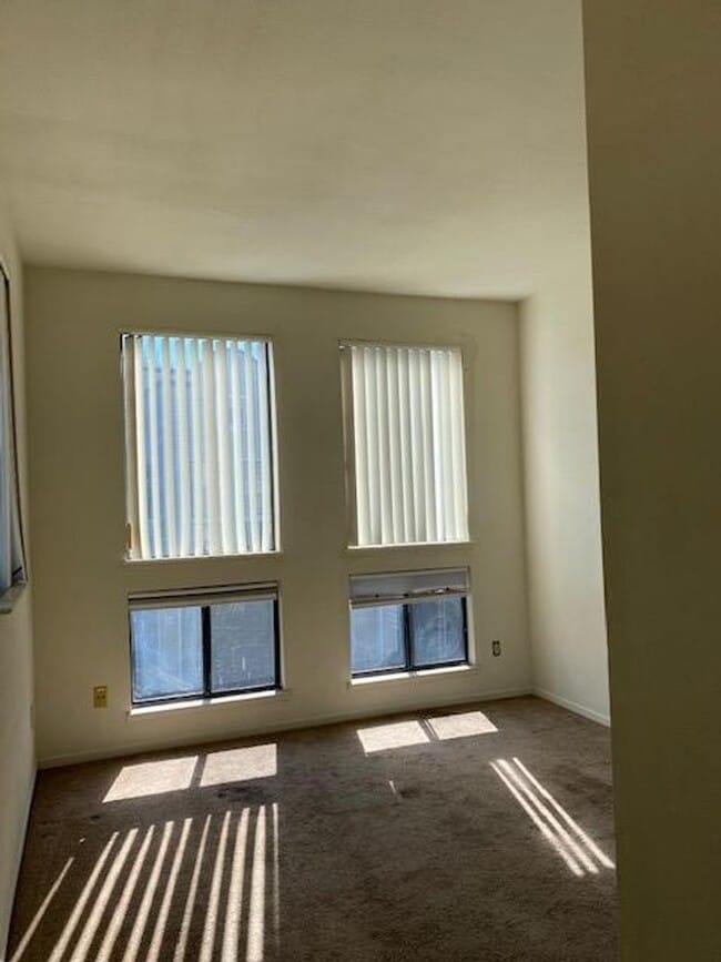 Building Photo - 15 Invincible Ct