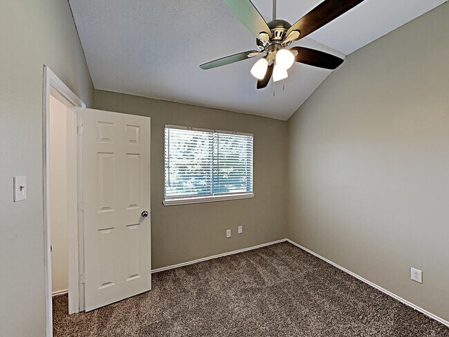 Building Photo - 8618 Fairfax Ave