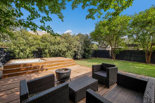 Building Photo - Gated Community Home with Hot Tub