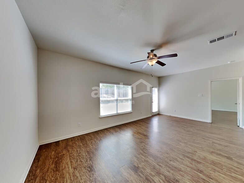 Building Photo - 4505 Shy Creek Ln