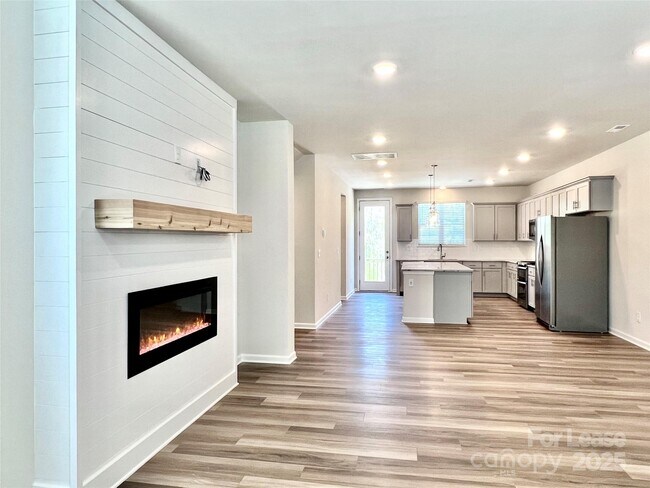 Building Photo - 15022 Camus Ct