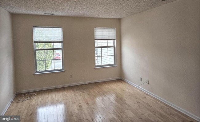 Building Photo - 409 Talon Ct