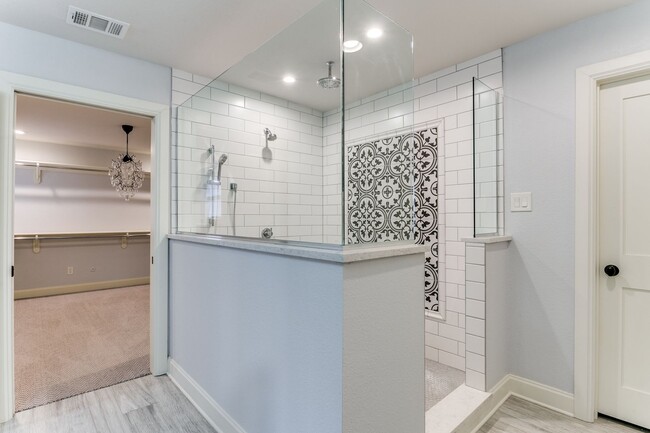 Building Photo - 4 bedroom with pool in Colleyville