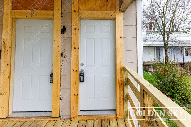 Building Photo - 219 E Willard St