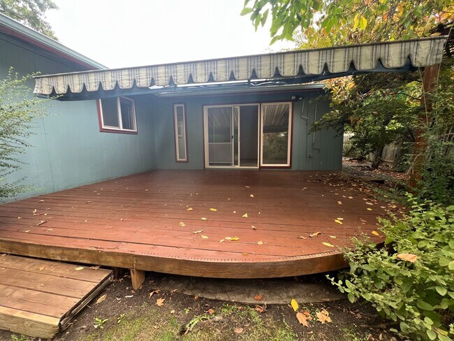 Building Photo - Comfy, four bedroom home in East Medford |...