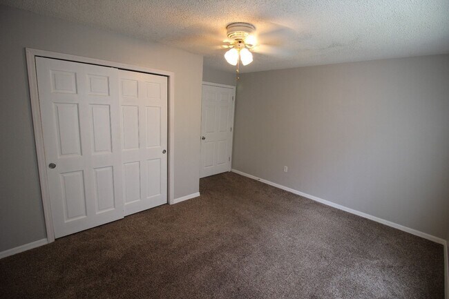 Building Photo - 3940 Stonefield Dr