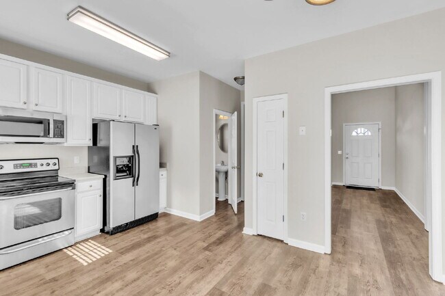 Building Photo - Stunning 4-Bed Home with Modern Kitchen, Bonus Space & Pool Access in Long Creek Plantation