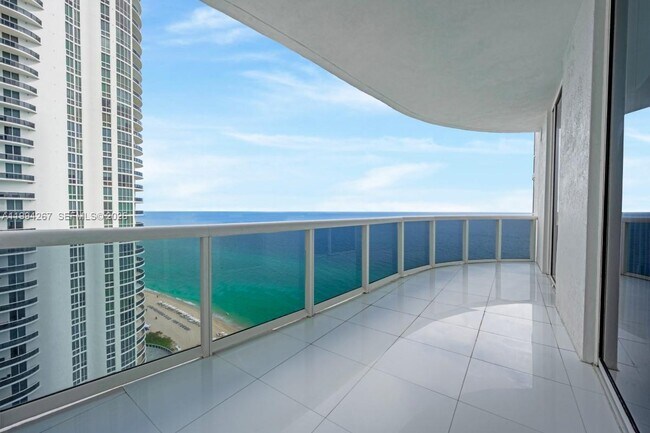 Building Photo - 15811 Collins Ave