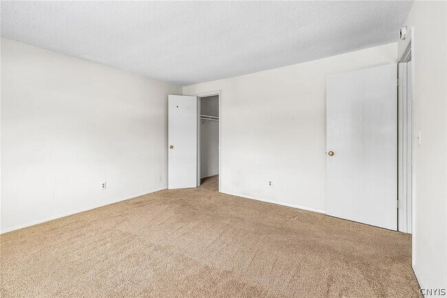 Building Photo - 364 Cameco Cir
