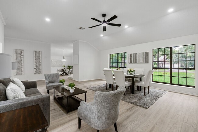 Building Photo - 10 Autumn Oaks Dr