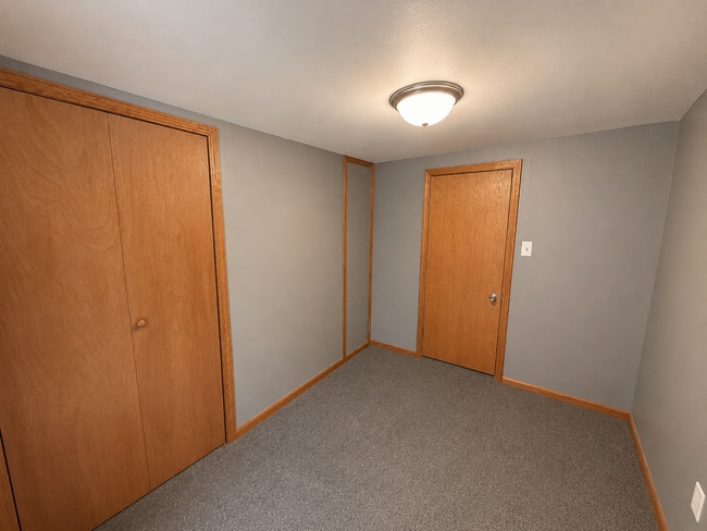 Building Photo - Spacious Family Home Near Schools and Parks in Rock Falls