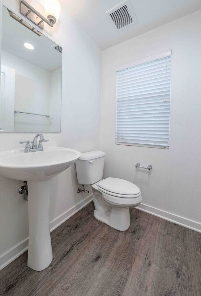 Building Photo - Modern, Move-In Ready Home with Attached 2-Car Garage