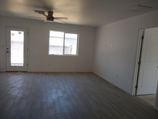 Building Photo - 3011 N Los Altos Ave
