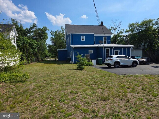 Building Photo - 3 E Mantua Ave