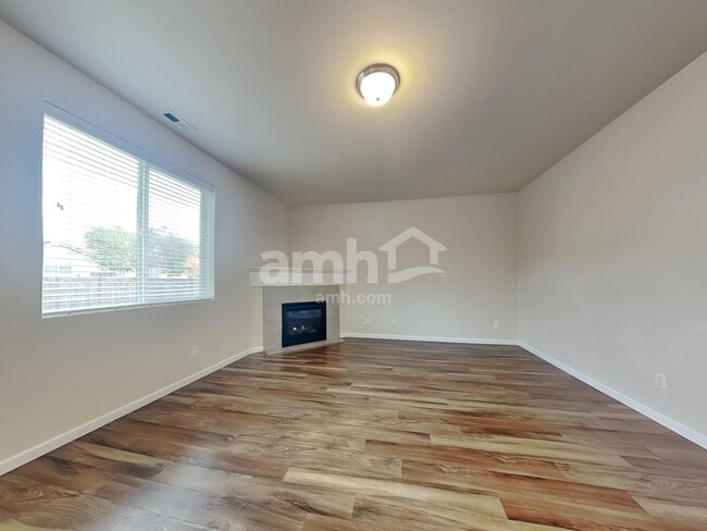 Building Photo - 2741 Link Ave