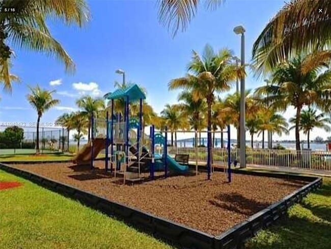 Building Photo - 2101 Brickell Ave