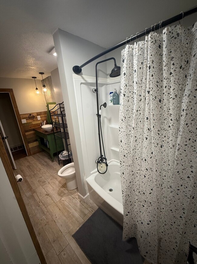 Building Photo - 316 Holiday Dr