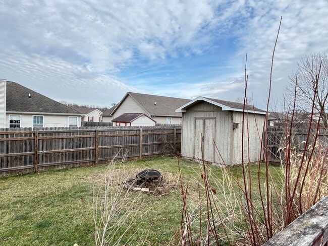 Building Photo - 3-Bed 2-Bath Fenced Yard Ranch Home