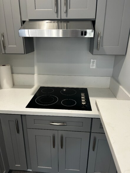 Building Photo - 7814 1/2 Lindley Ave