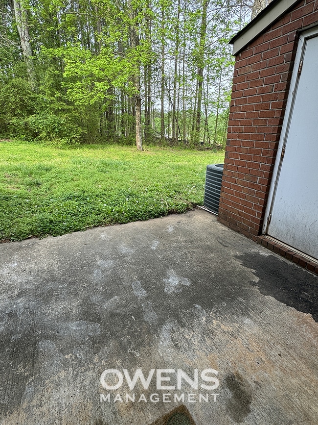 Building Photo - Move in Ready!