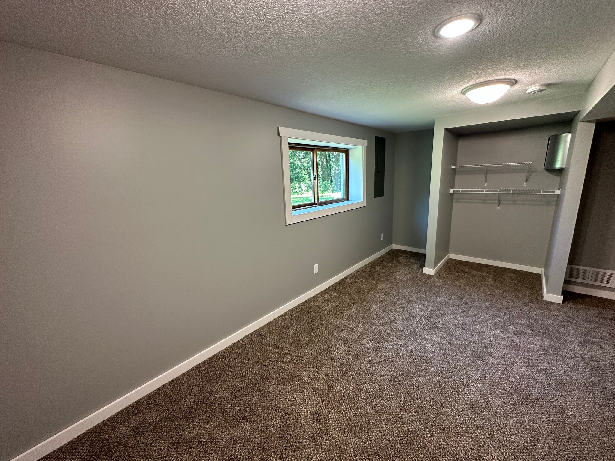 Building Photo - 318 16th Ave W