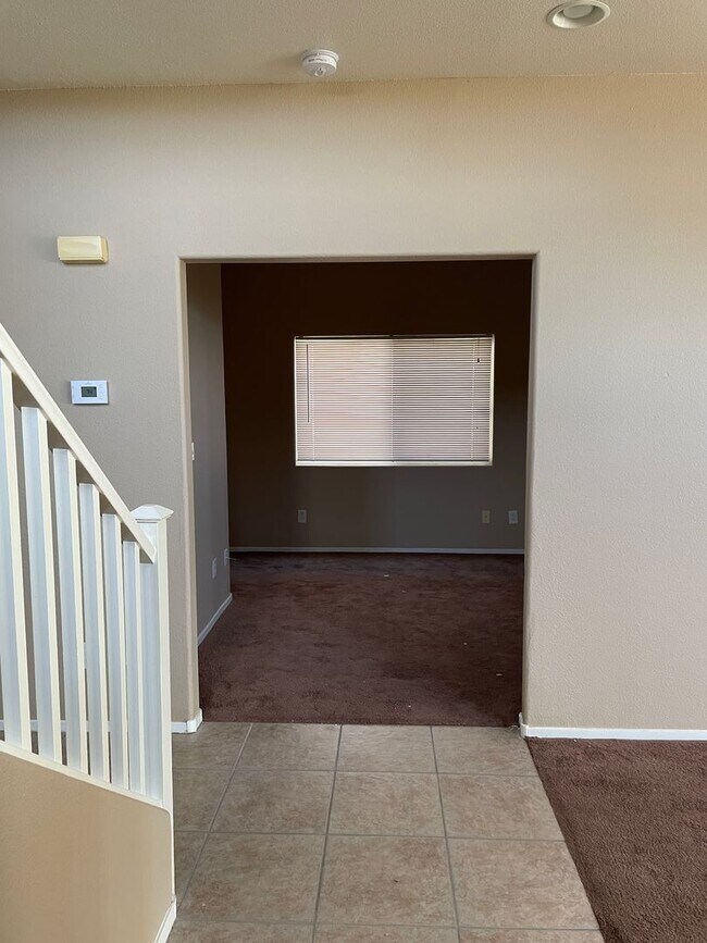 Building Photo - 3753 Hollycroft Dr