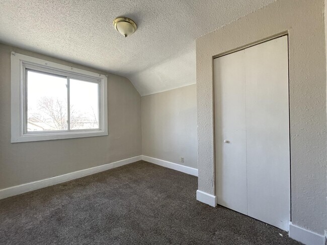Building Photo - 2113 5th St NE