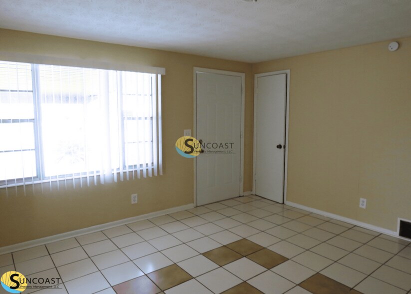 Building Photo - 454 Gano Ct