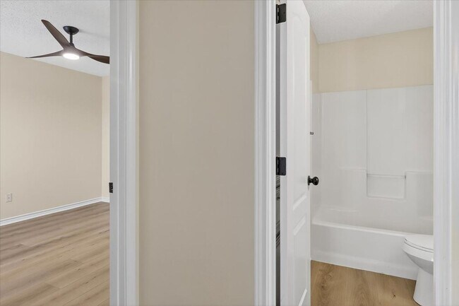 Building Photo - 4453 Lake George Dr