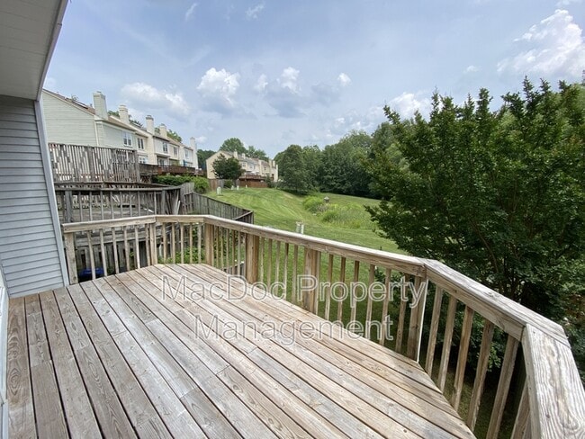 Building Photo - 106 Batley Ct