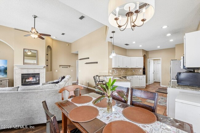 Building Photo - 1629 Sandy Springs Dr