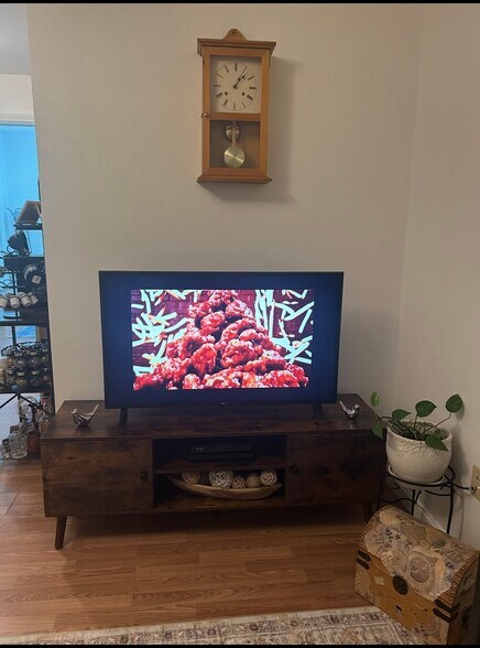 Building Photo - 52 Village Dr