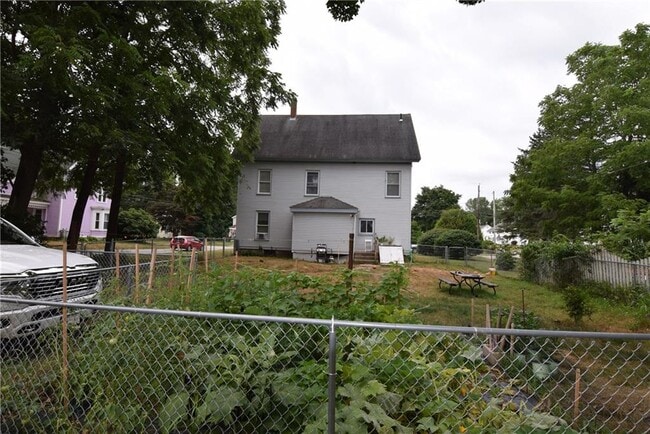 BACK YARD - 12 High St