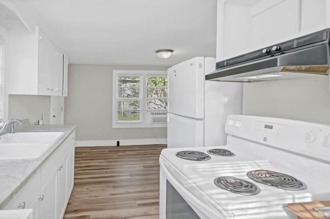 Building Photo - Beautiful historic home for rent in The Av...