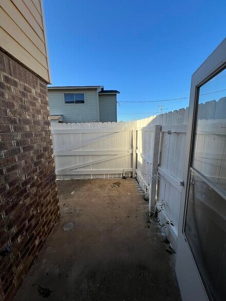 Building Photo - 2815 Longmire Dr