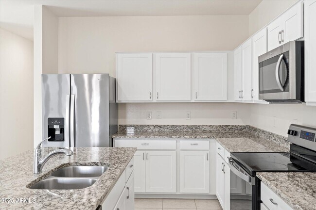 Building Photo - 18461 N Los Gabrieles Way