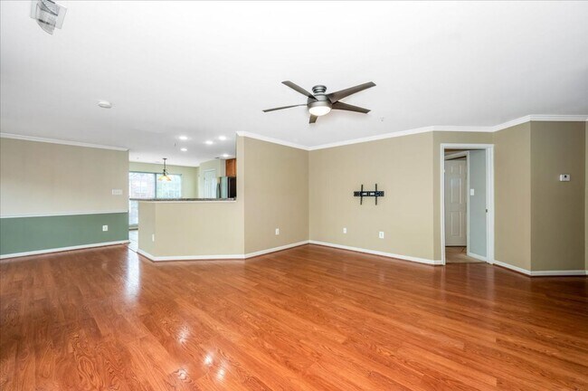 Building Photo - 2501 Hemingway Dr