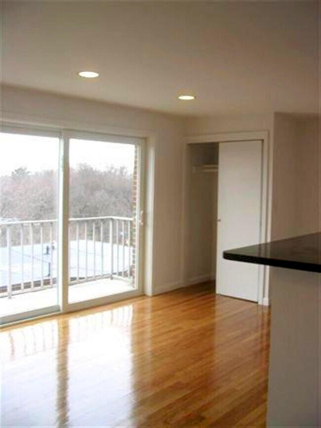 Building Photo - 70 Park St