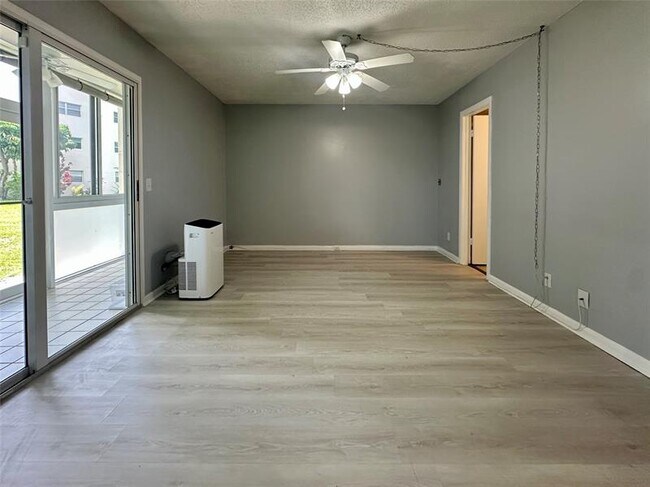 Building Photo - 254 Newport P