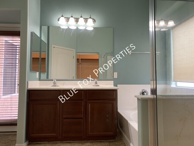 Building Photo - 11921 N Cantata Dr