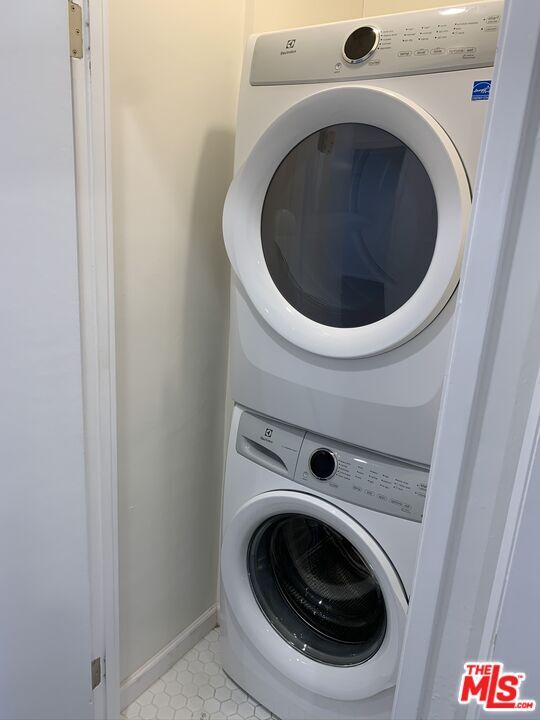 Building Photo - 7924 Clinton St