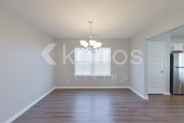 Building Photo - 210 Western Red Cedar Dr