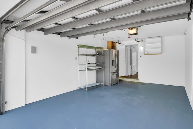 Building Photo - 701 Appleby St