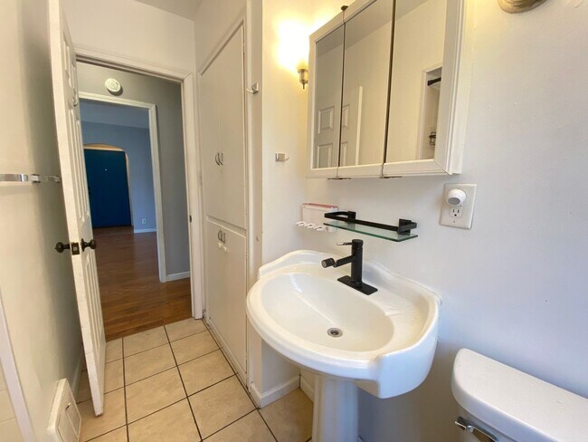 Building Photo - 3 Bedroom Home in Hammond