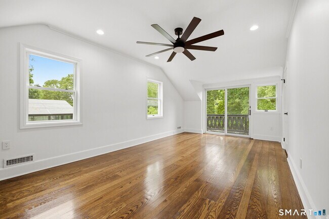 Building Photo - 1 Tulip Tree Ln