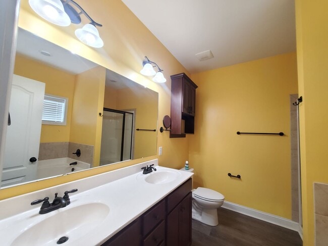 Building Photo - Gorgeous Home In Turnberry Subdivision