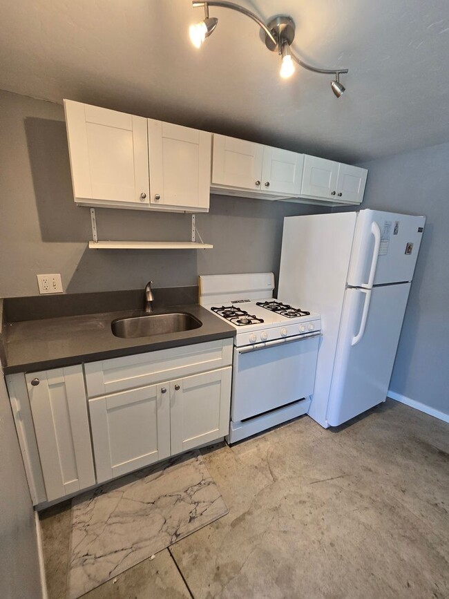 Building Photo - Recessed 1Bd/1Ba in Normal Heights w/ SOLAR + Private Gated Yard!!