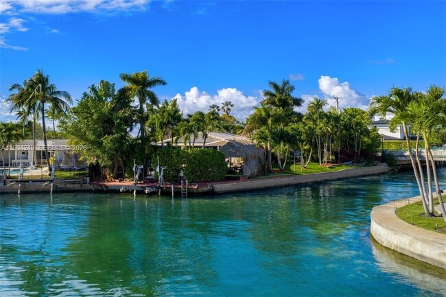 Building Photo - 7975 Biscayne Point Cir