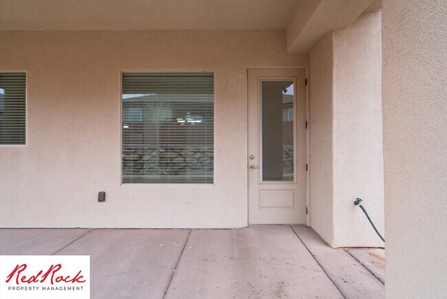Building Photo - Pet Friendly 4 Bedroom Little Valley Home ...