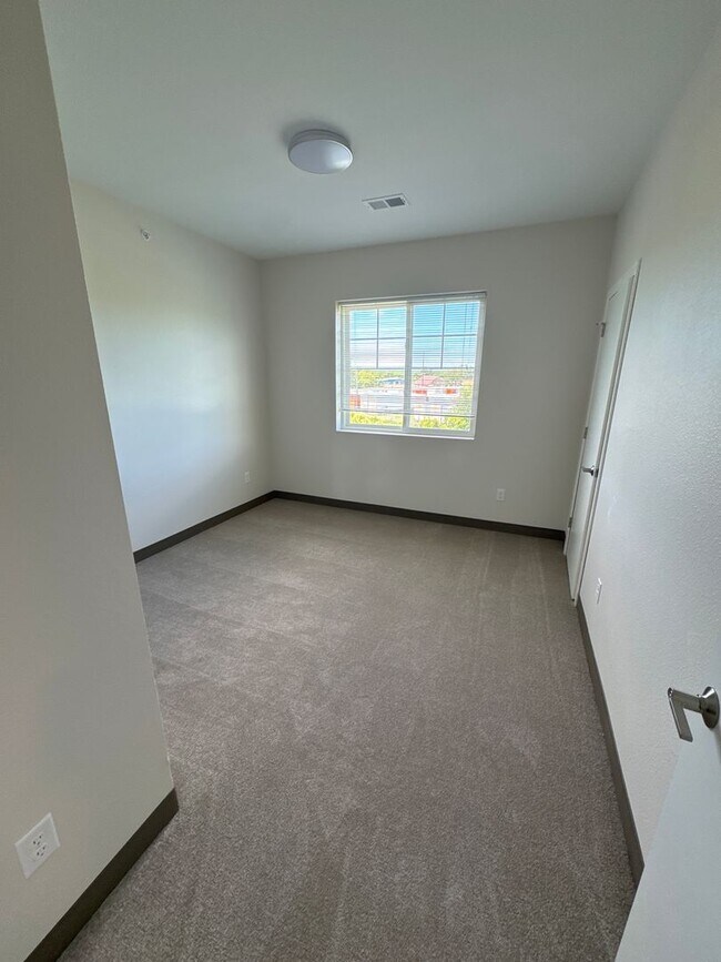 Building Photo - 4Bed 2Bath -Windom Landing Under New Management